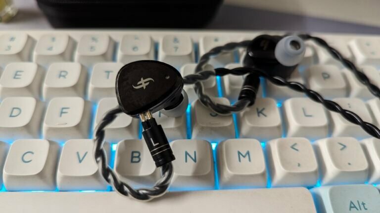 Simgot EM6L Review Phoenix